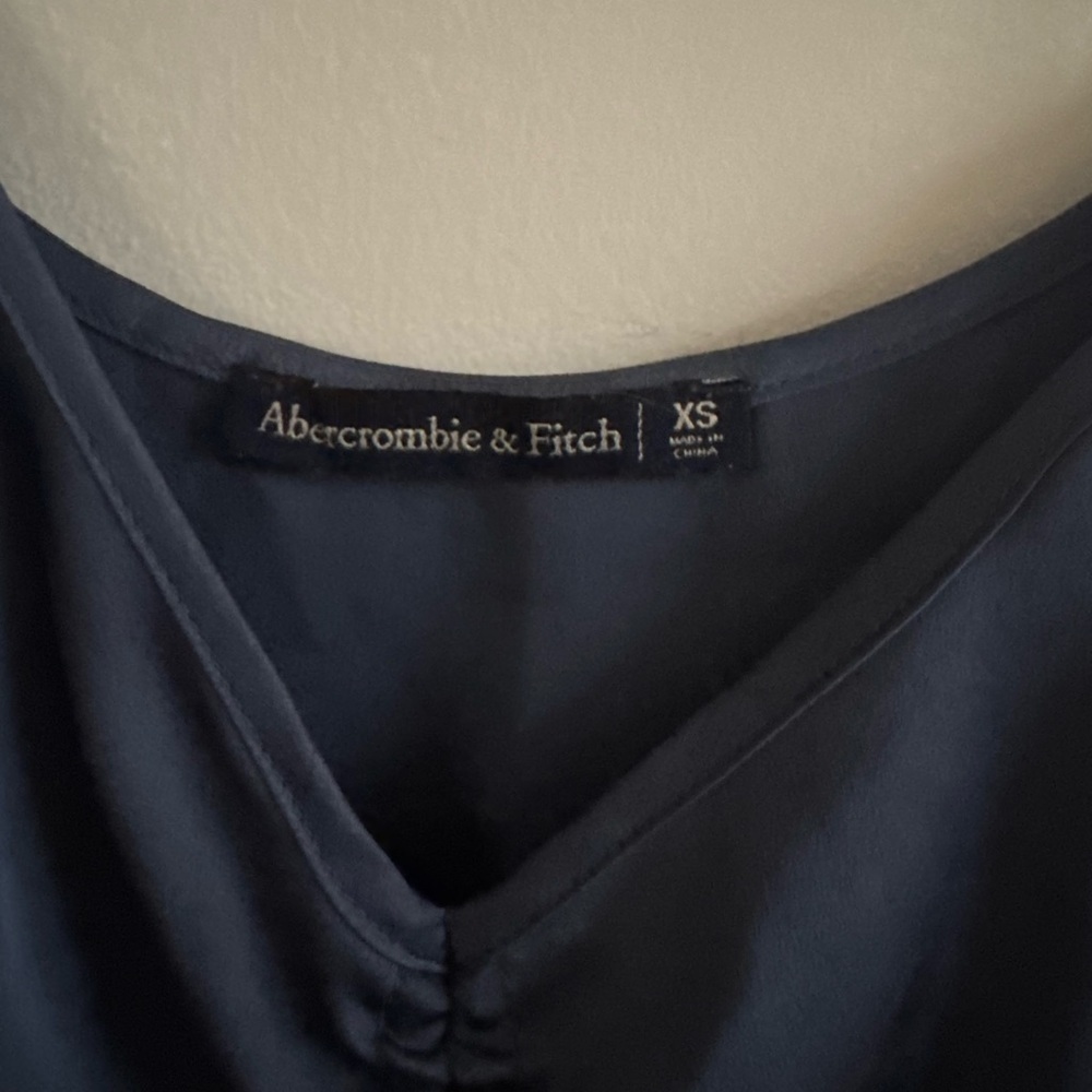 A&F peplum tank top. Size XS SILKY NAVY BLUE - Picture 3 of 3